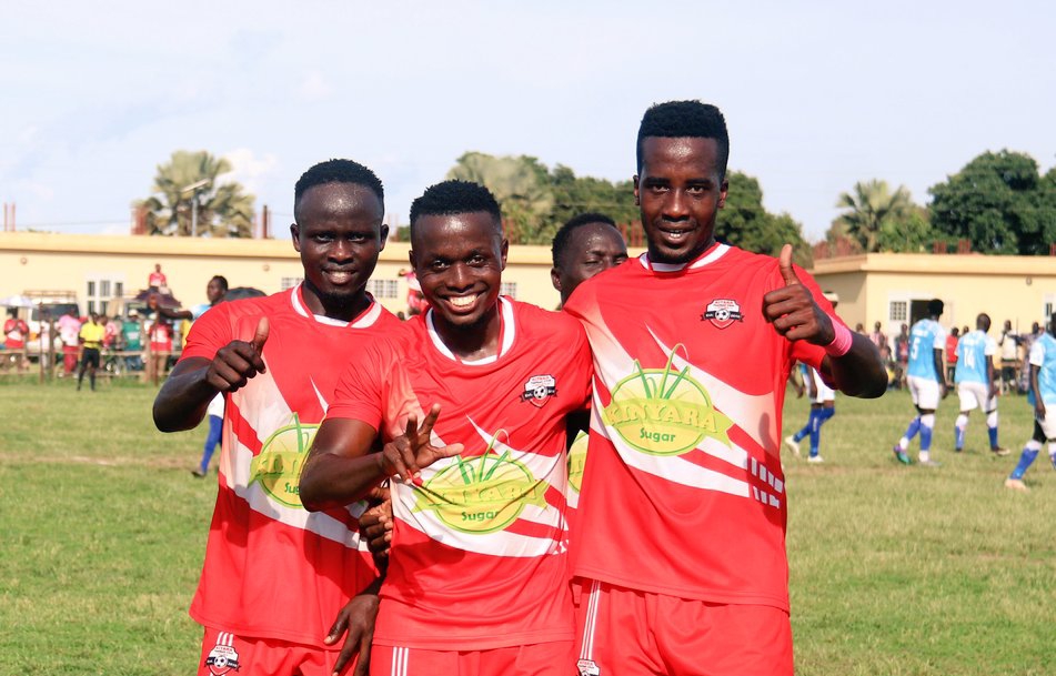 Forward In Kitara Exit Door After Barren Spell - Live from ground